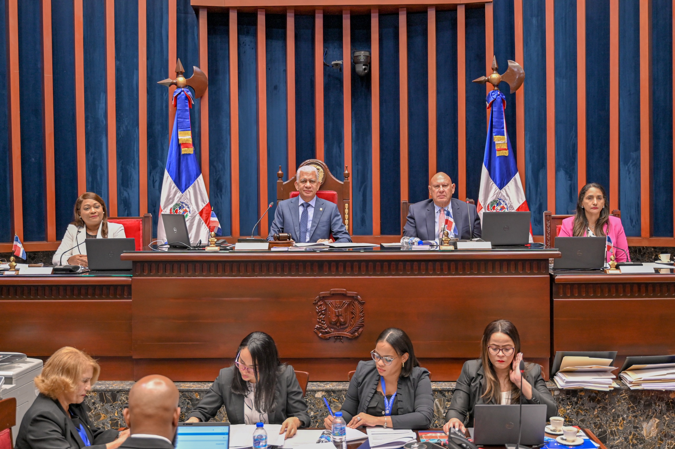 Senado designa comisión bicameral estudiará plan reforma Constitución