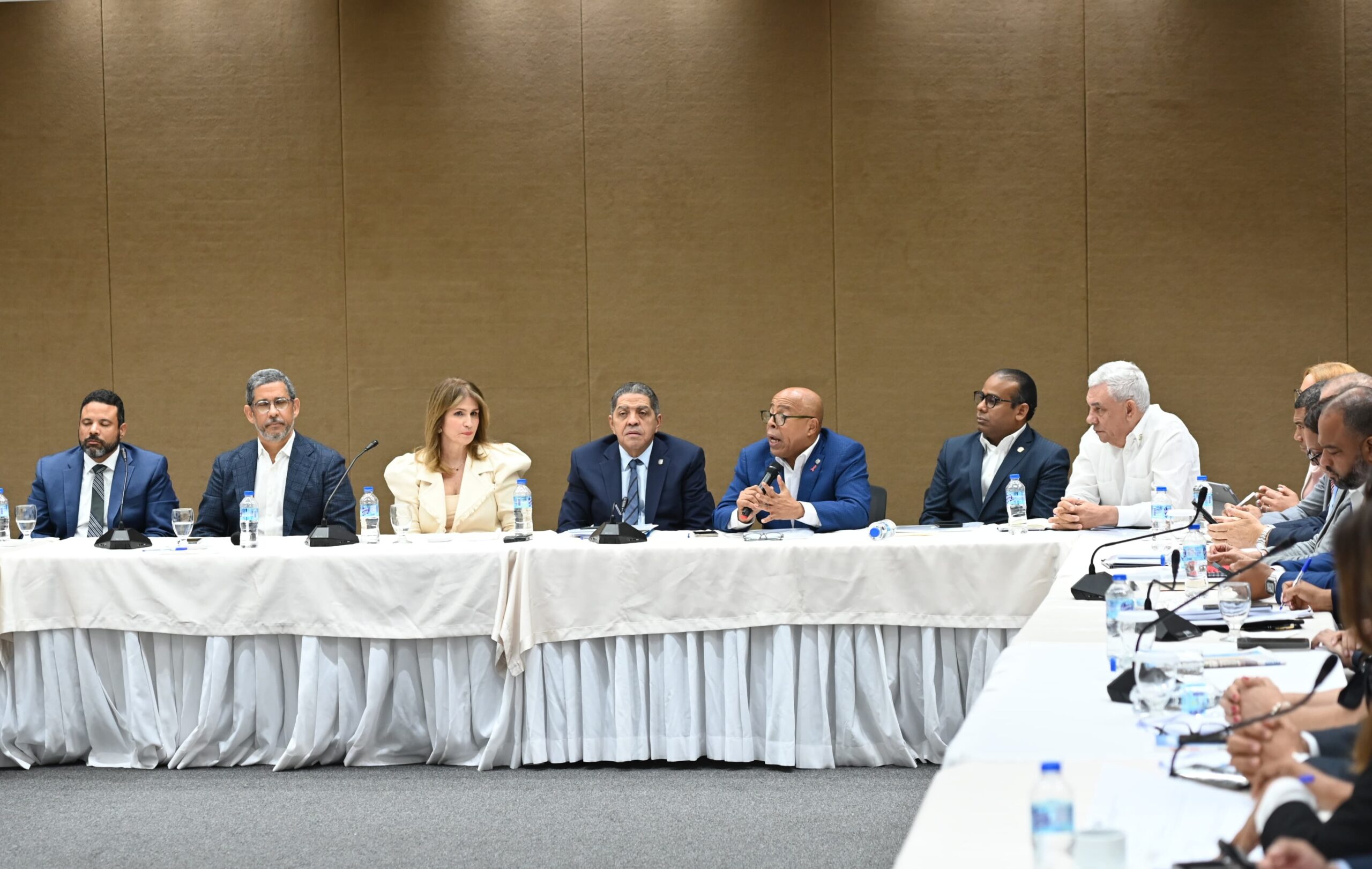 Diputados y empresarios socializan reforma fiscal