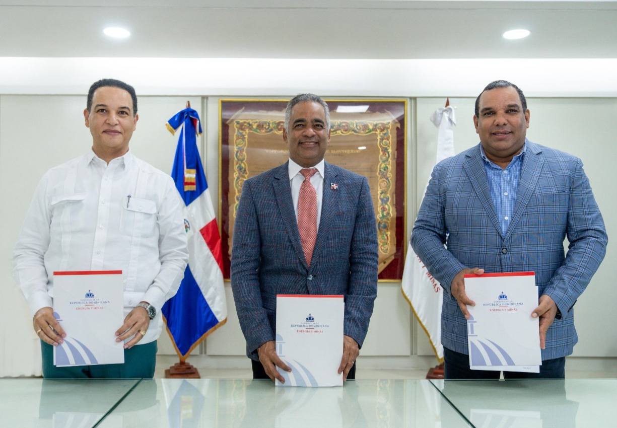 Energía y Minas entrega a CNE equipos de monitoreo para radiación ionizante