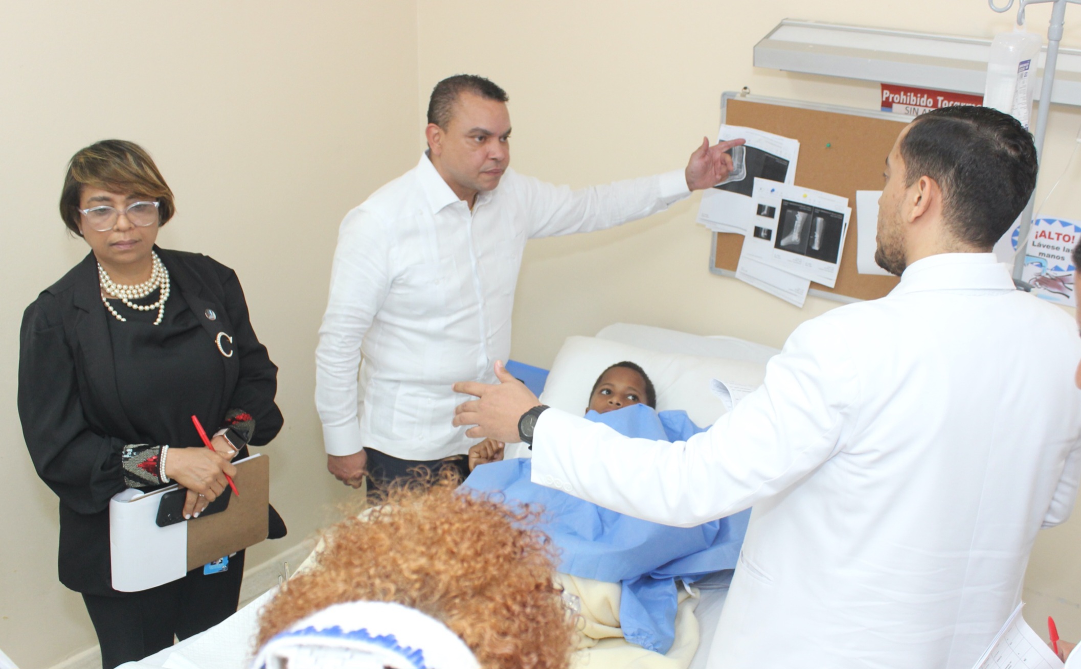 En Navidad, Ney Arias Lora asiste más de 400 pacientes