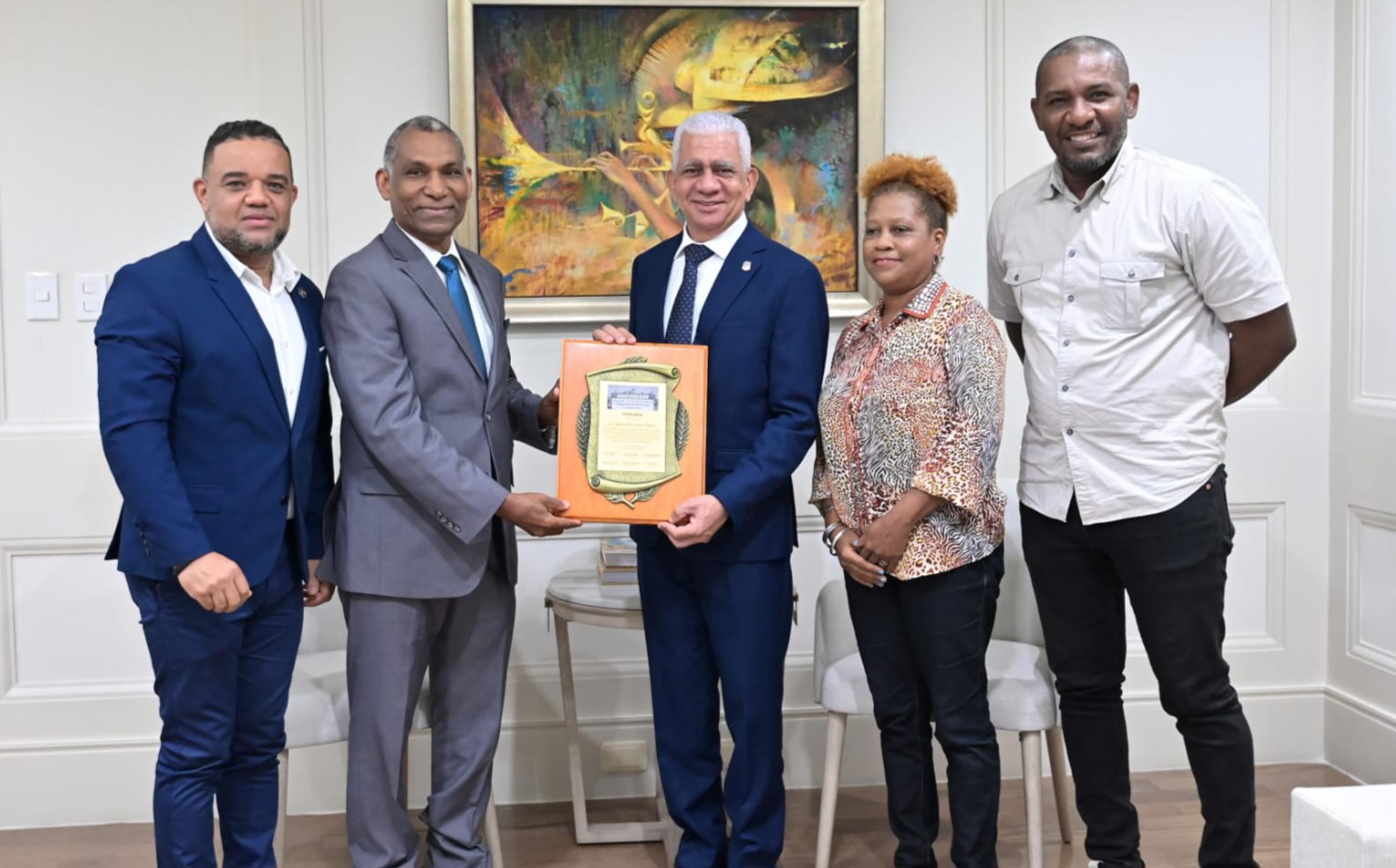 Reconocen aportes presidente del Senado