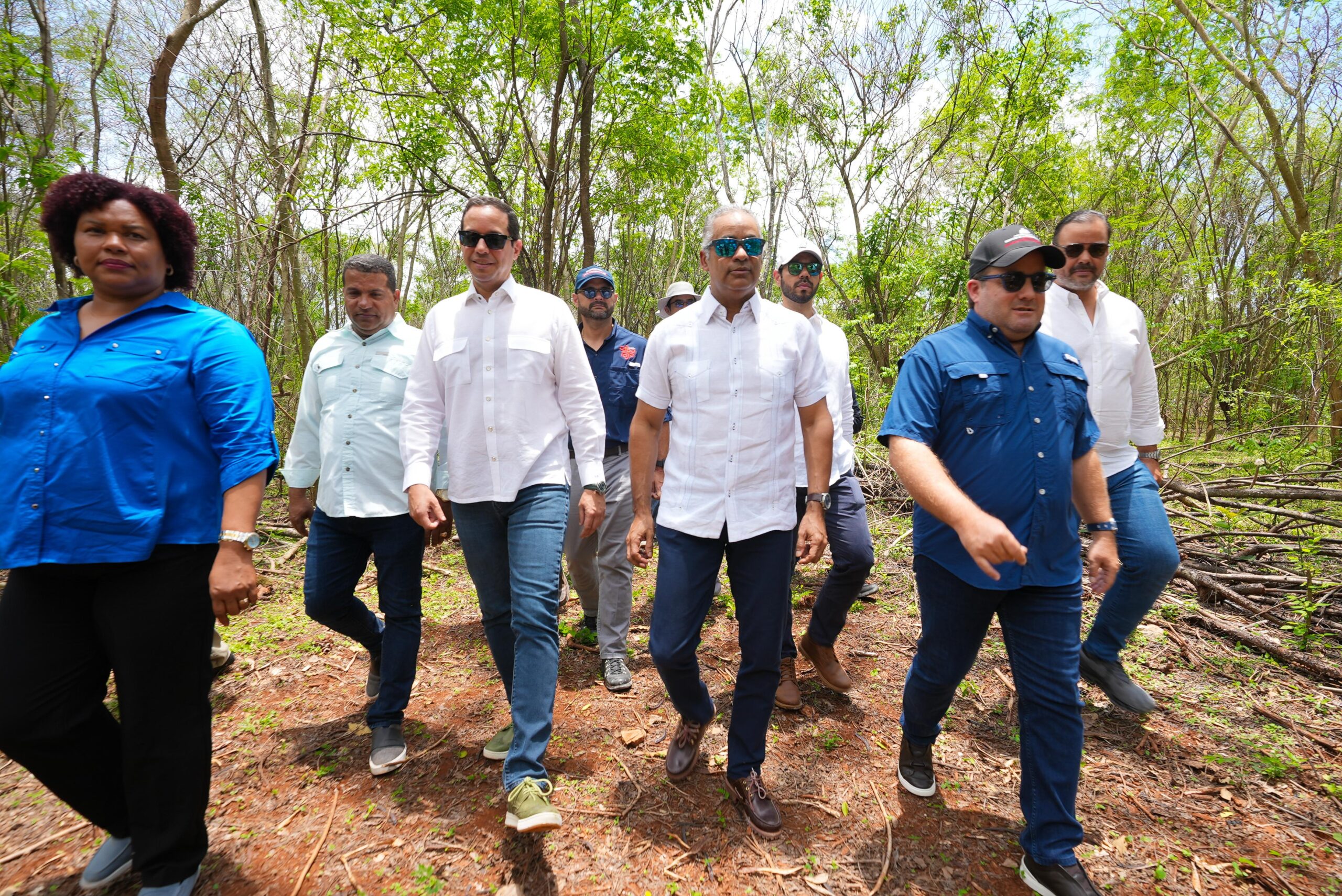 Gobierno supervisa exploración de tierras raras en Pedernales