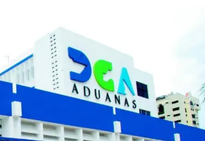 Aduanas destruye mercancías falsificadas que intentaban vender en el país