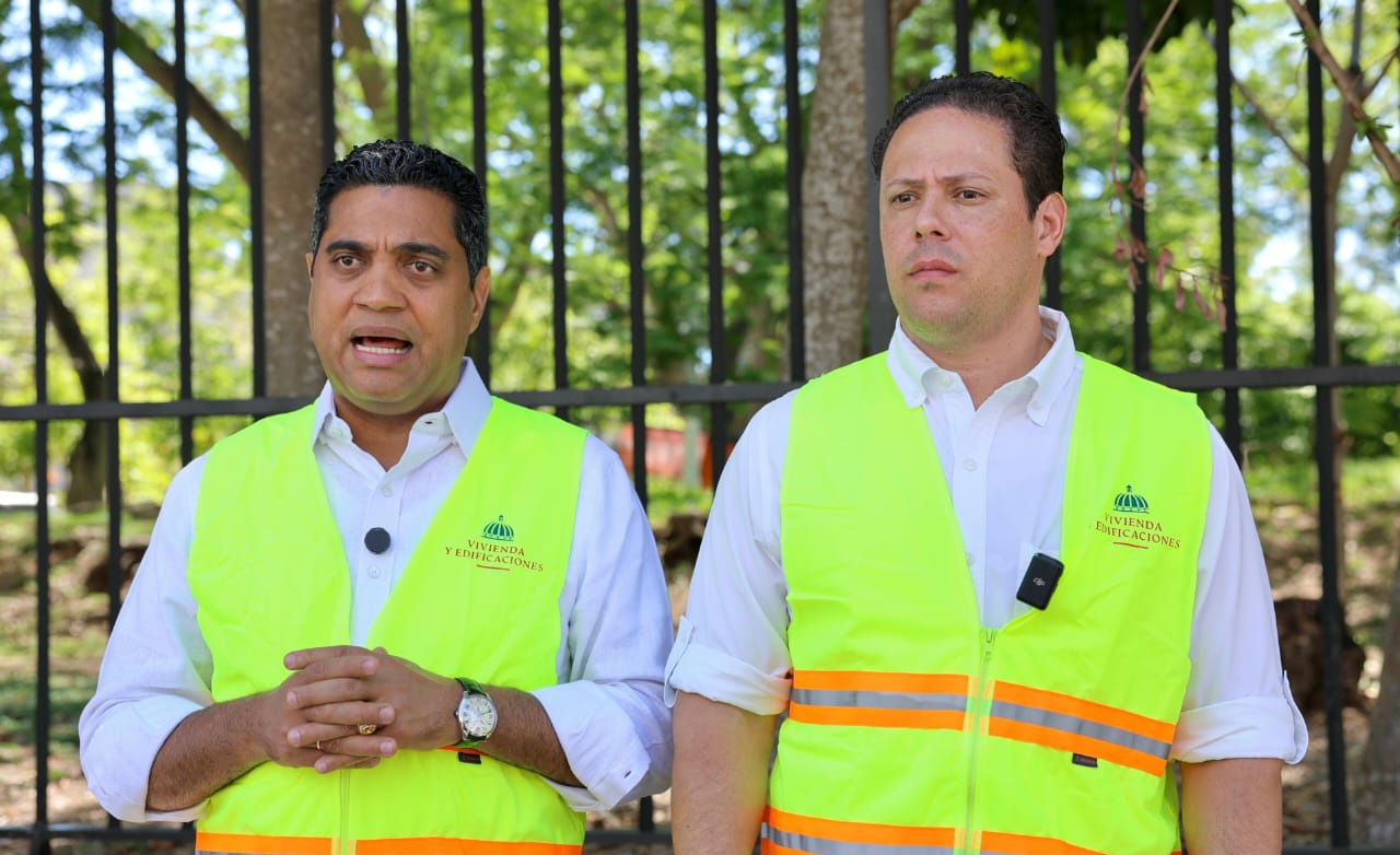 Ministros Carlos Bonilla y Kelvin Cruz supervisan remodelación del Centro Olímpico JPD