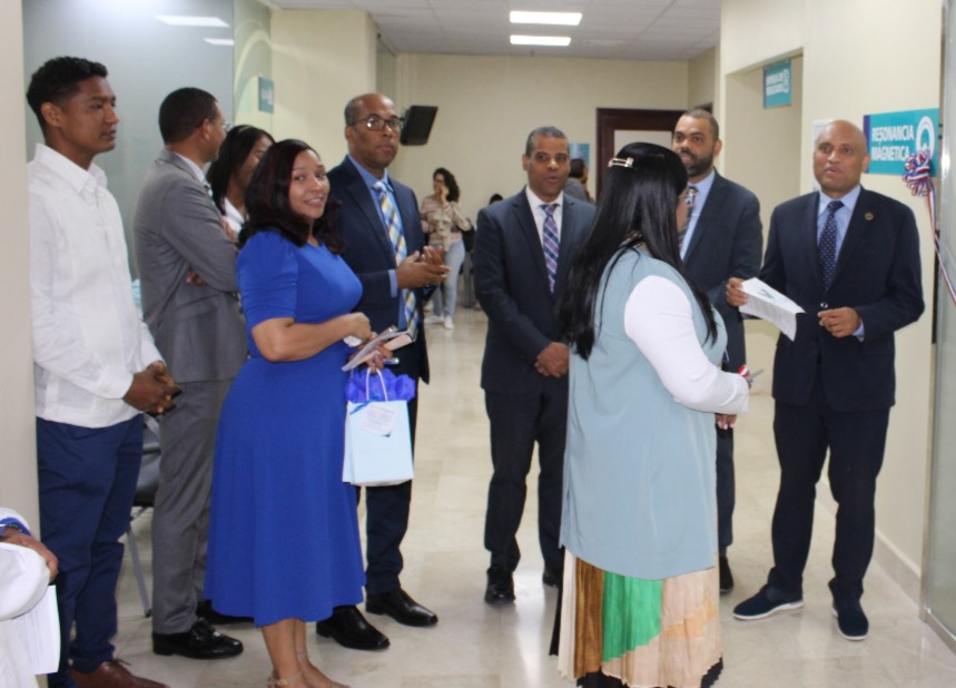 Centro Médico Vista del Jardín compra equipos médicos modernos y amplía parqueo