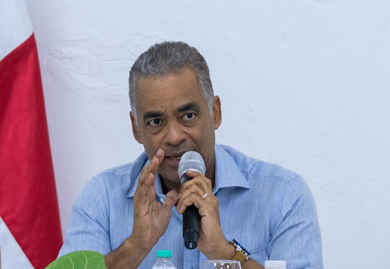 Ministro avanza en Montecristi El Gobierno en las provincias