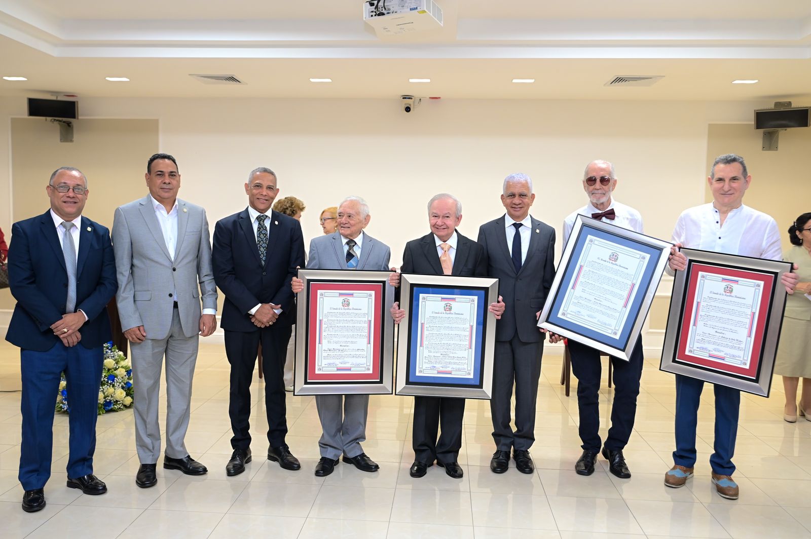 Senado reconoce personalidades del Arte y la Cultura