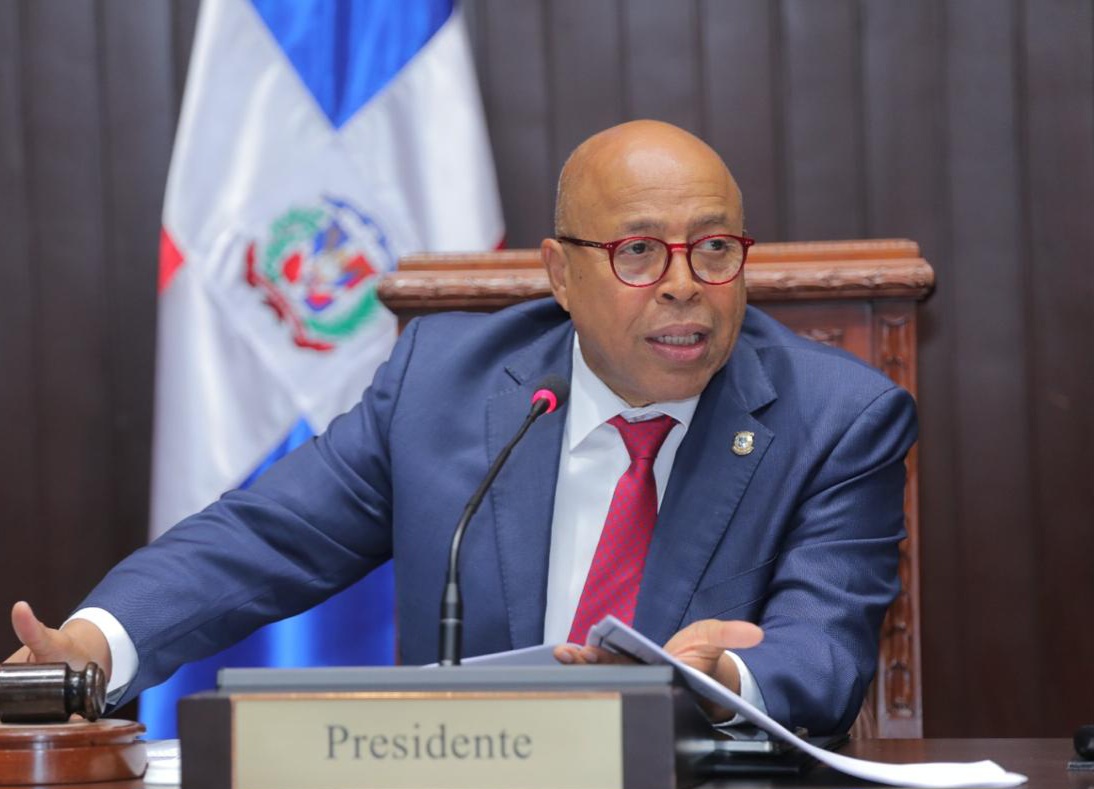 CD aprueba plan establece incentivos para médicos de la frontera