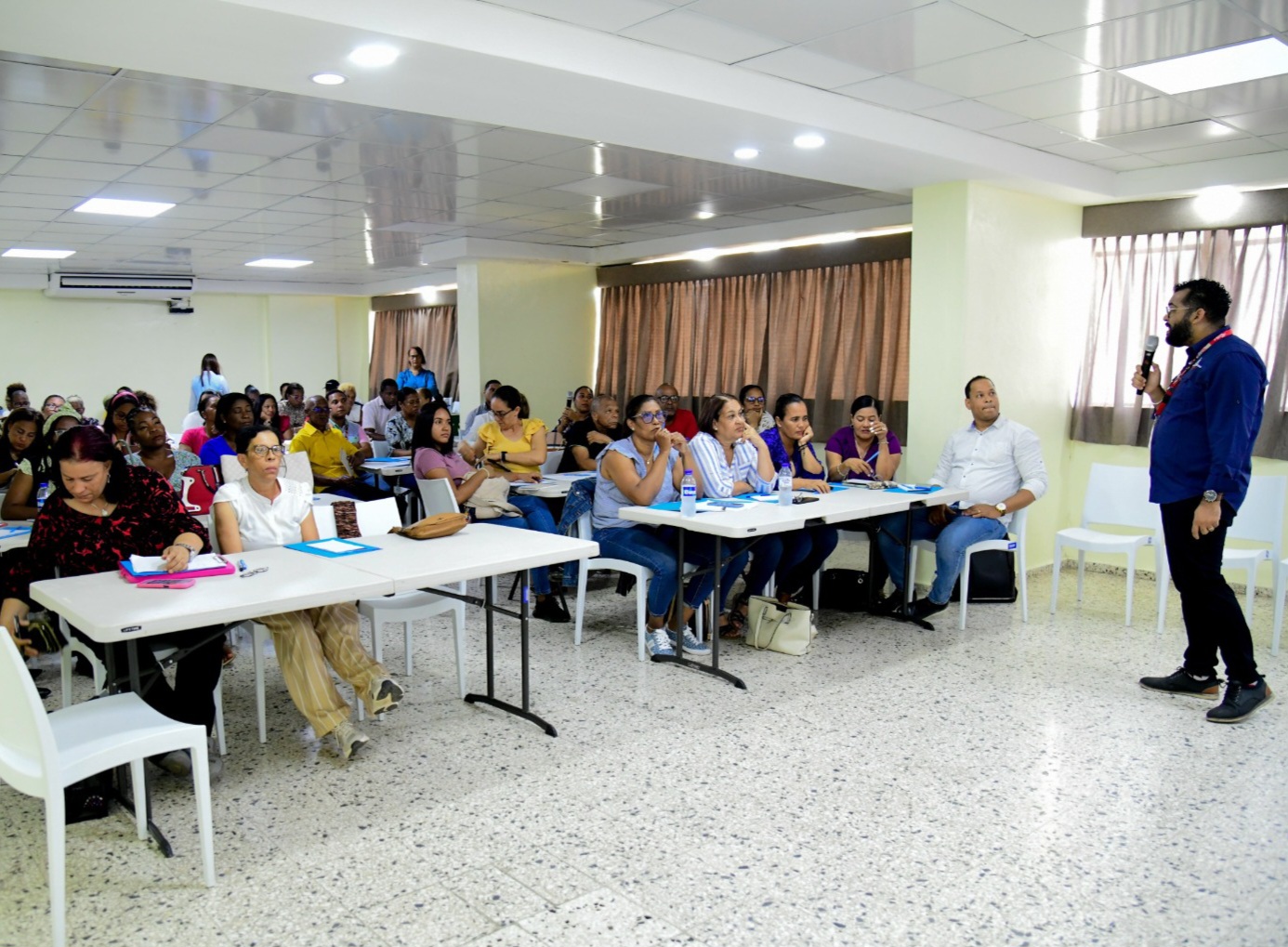Ministerio Salud capacita médicos en prevención y control de VIH y Diabetes