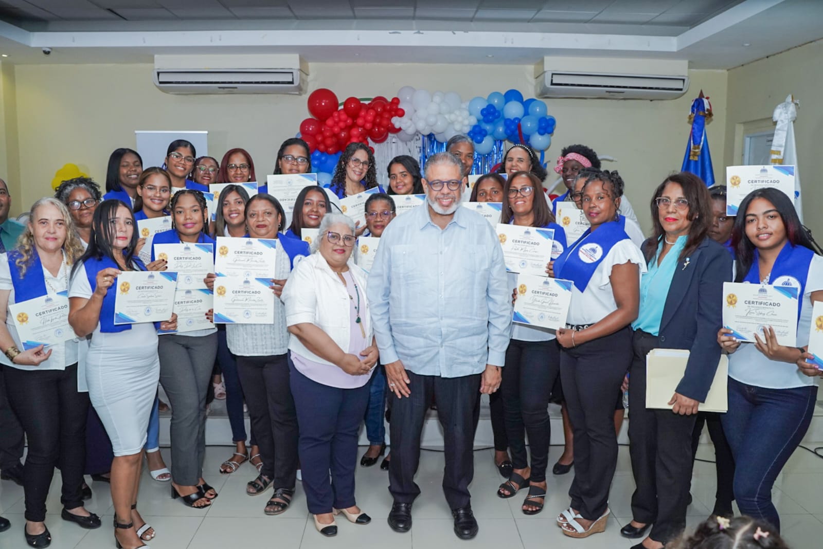 Desarrollo de la Comunidad capacita decenas mujeres en SPM