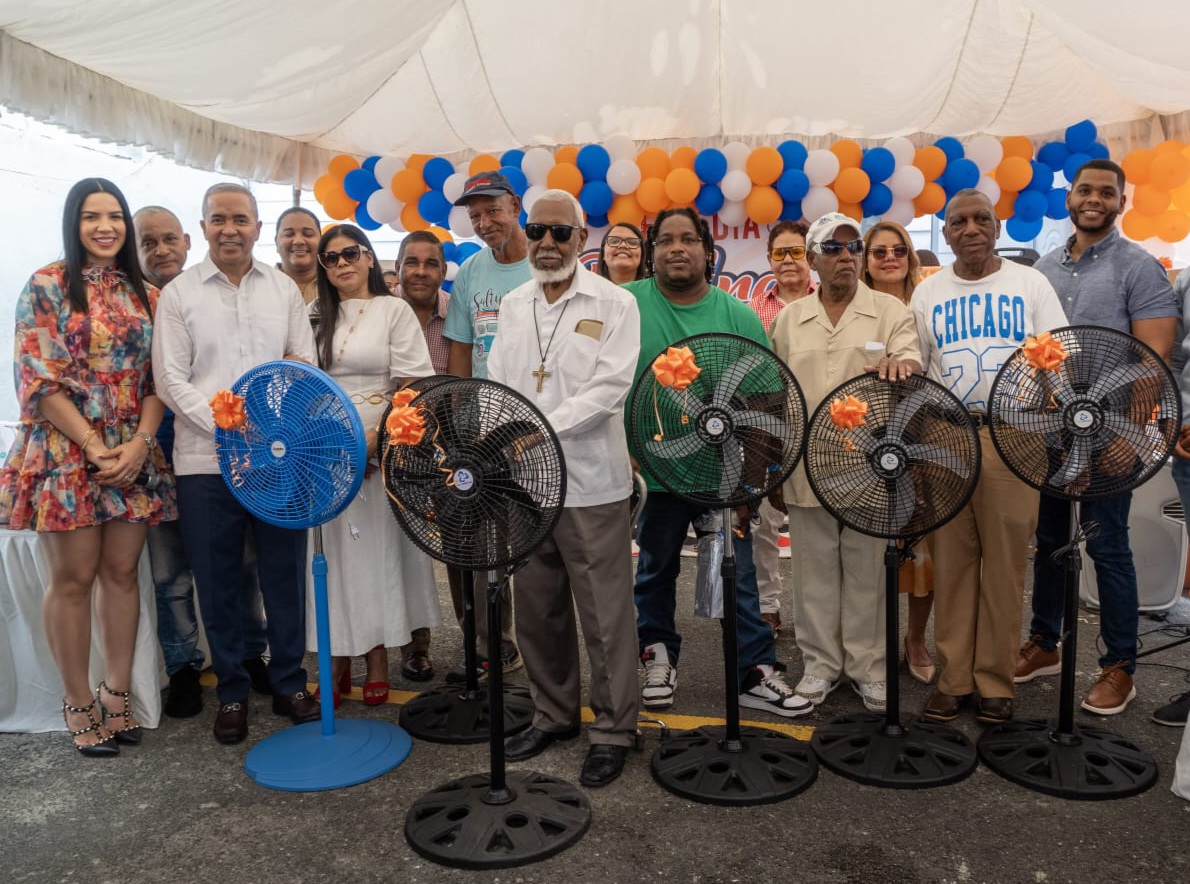 Fundación Oviedo celebra Día de los Padres con la comunidad