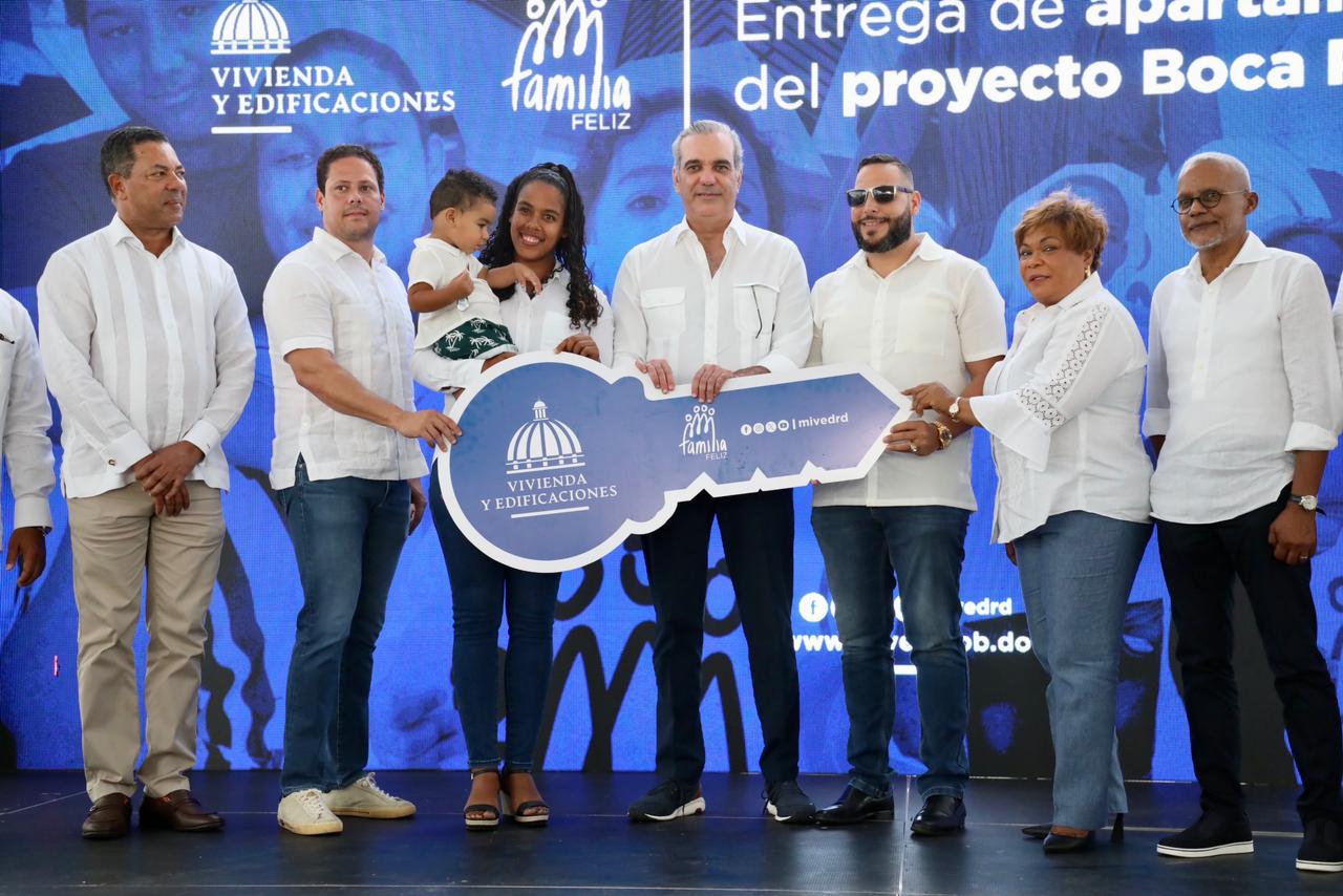 Gobierno entrega 72 apartamentos en Boca Chica