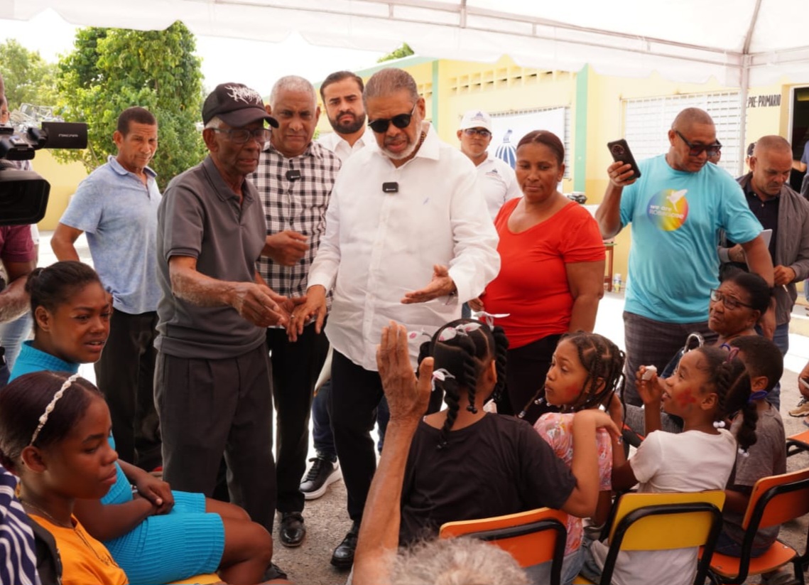 DGDC realiza operativos de jornada asistencial en Barahona