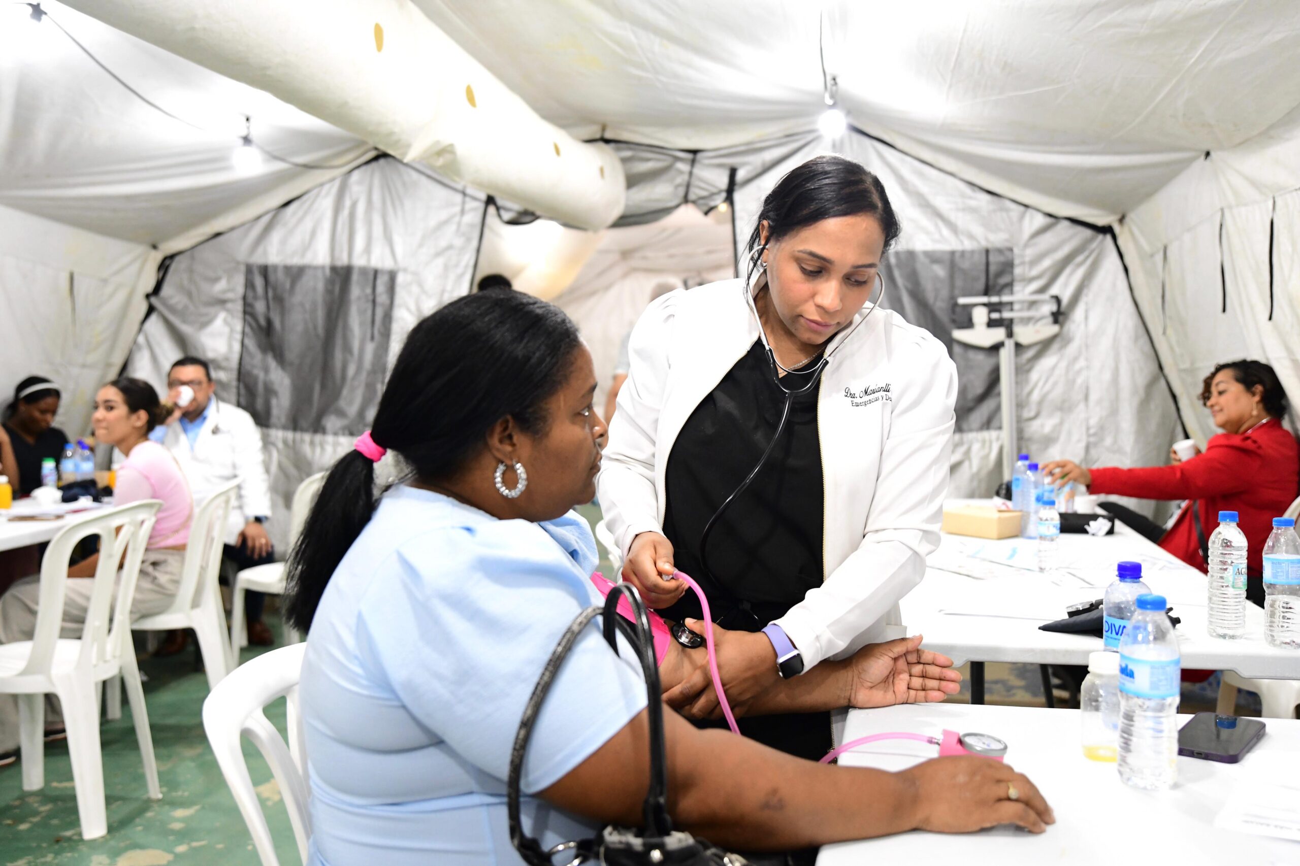 Operativo médico “Más Salud y Bienestar” beneficia cientos de personas en Santiago