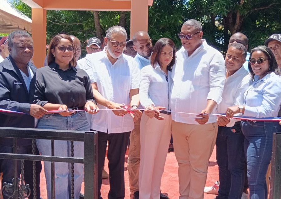 Desarrollo de la Comunidad inaugura parque en Elías Piña