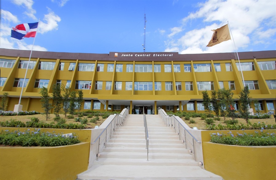 JCE adjudica al consorcio EMDOC suplir materiales, equipos y servicios para renovación de la cédula
