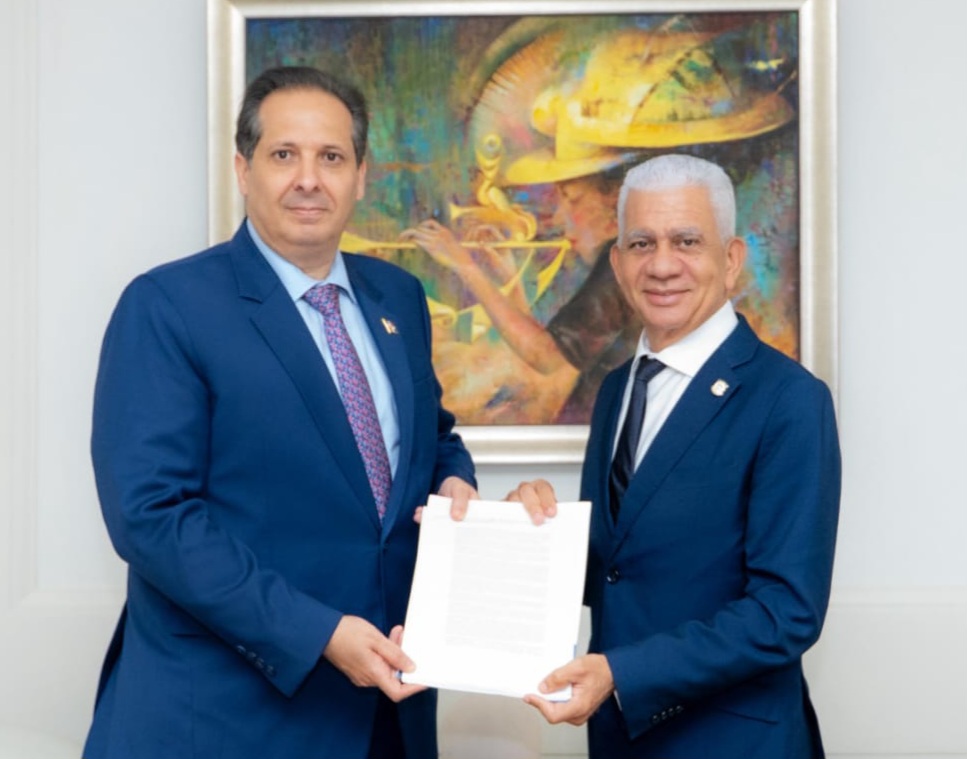 Presidente Senado recibe del ministro Atallah propuesta modificación a Ley de Salud Mental