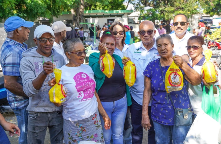 En San Juan compran pollos a RD$200 en programa “Inespre en la Provincia”