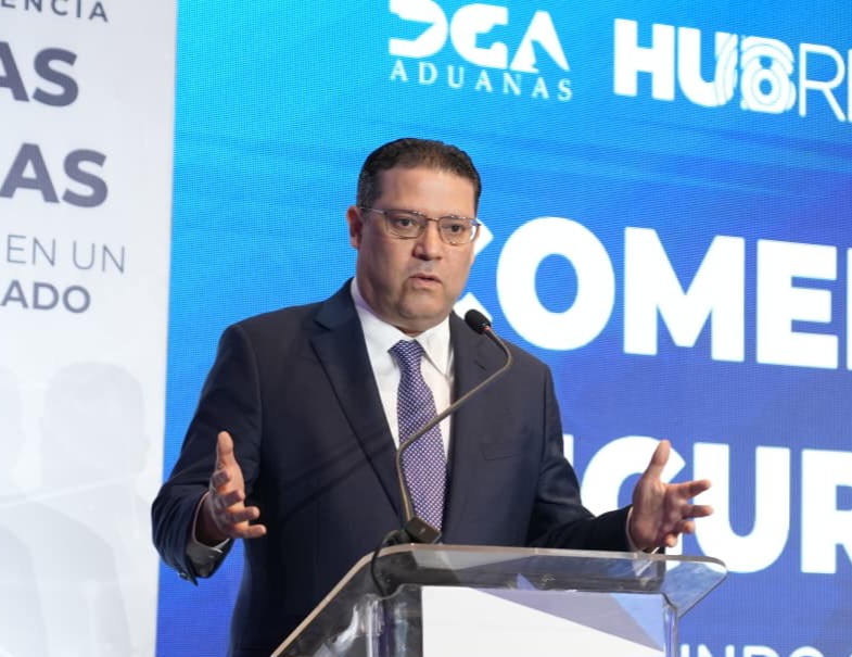 Yayo Sanz Lovatón: DGA ha transformado la cadena logística regional; Adoexpo reconoce labor del director Aduanas