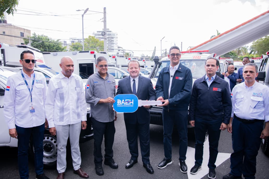 DAEH fortalece atención con decenas ambulancias nuevas