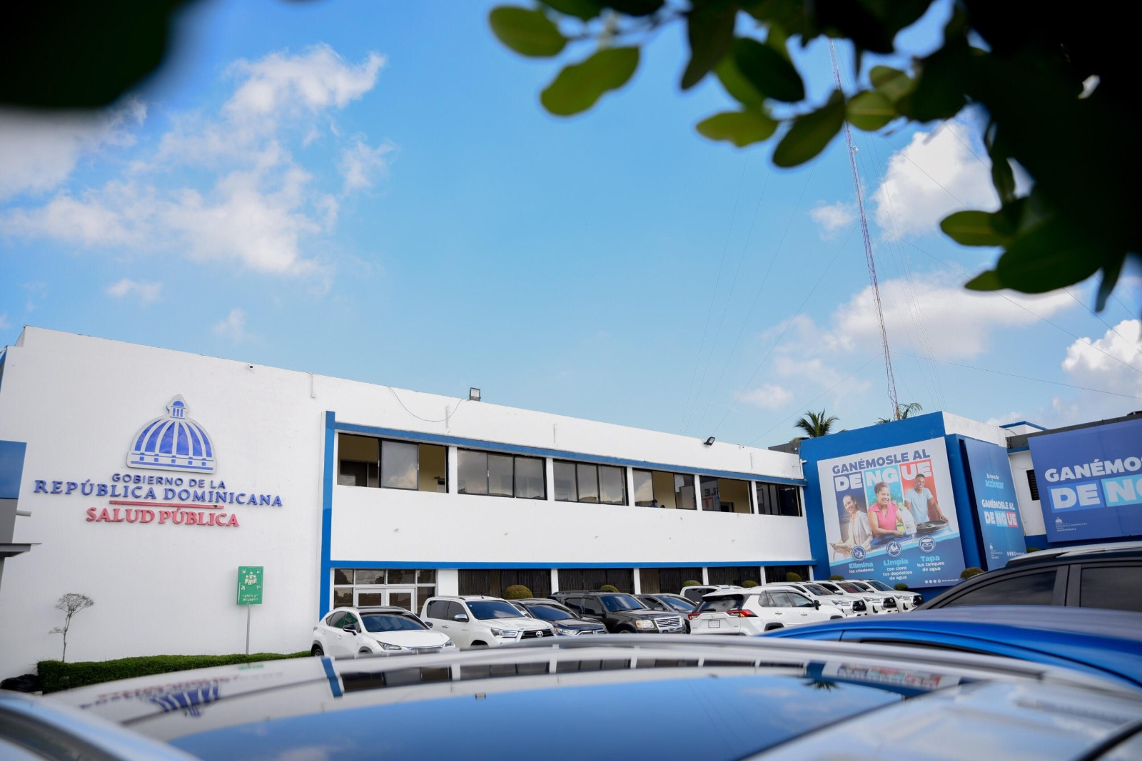 Ministerio Salud llama hidratarse y evitar exposición directa al sol