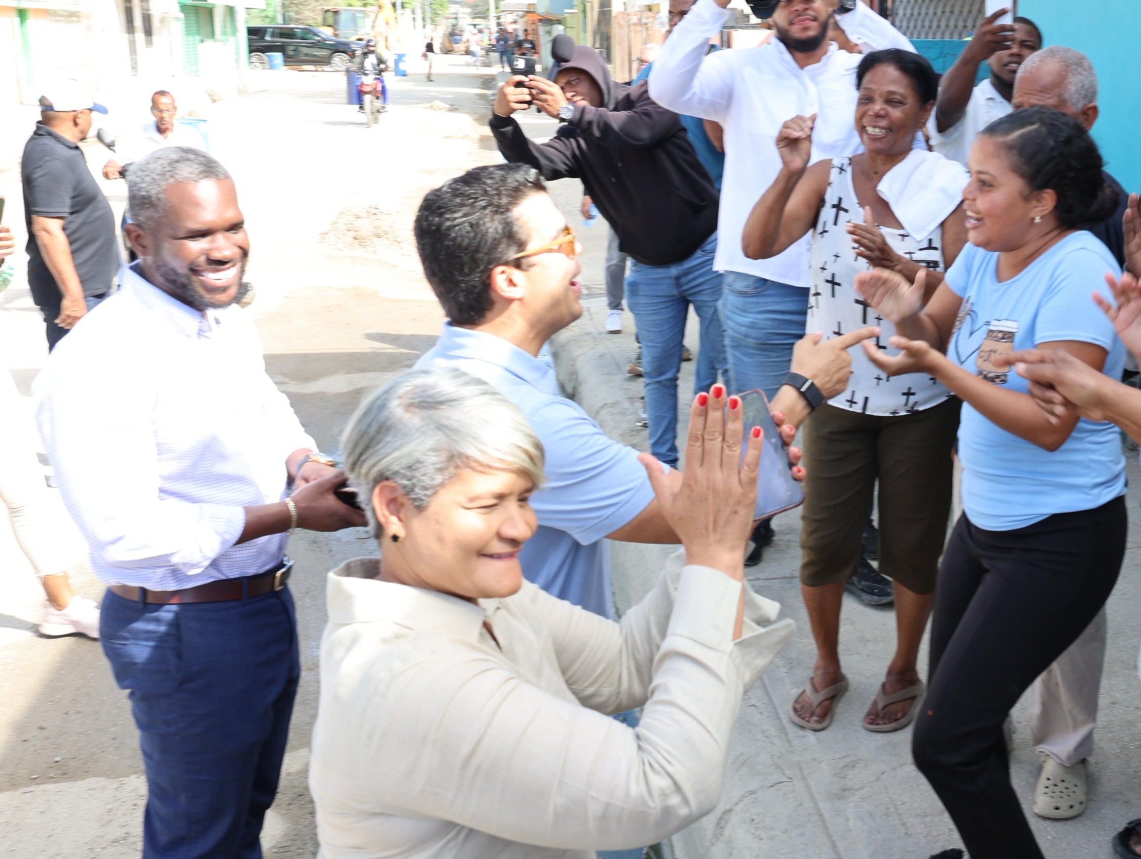 Director Inapa trabaja solución pluvial en barrios de SPM