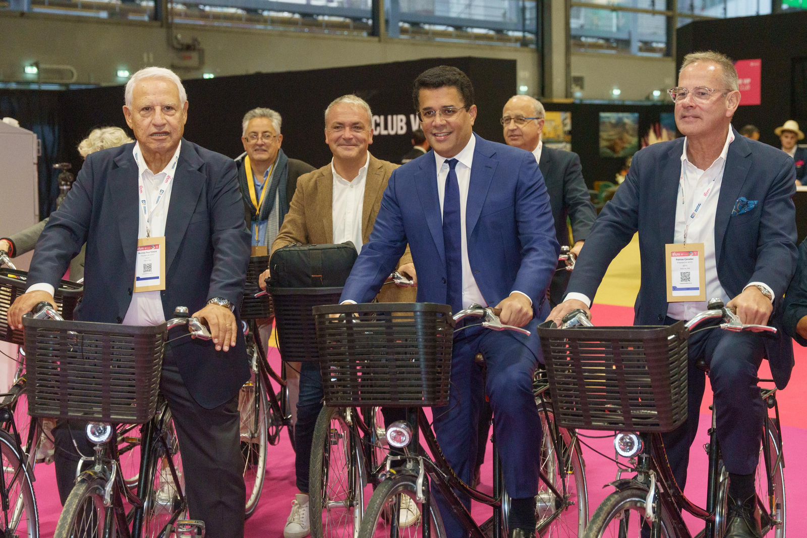 Collado inicia feria  Top Resa en Francia