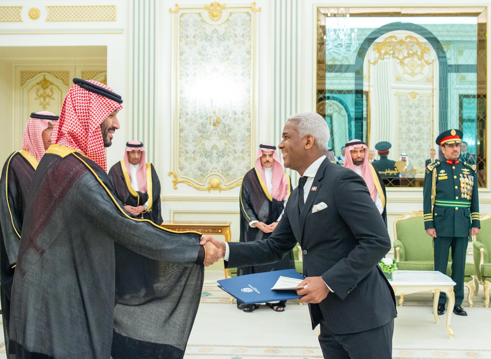 Embajador de RD entrega cartas credenciales en Arabia Saudita
