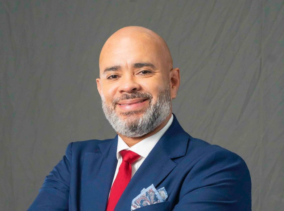 Dr. Andy de León Valenzuela lanza candidatura para dirigir a los ortopedistas