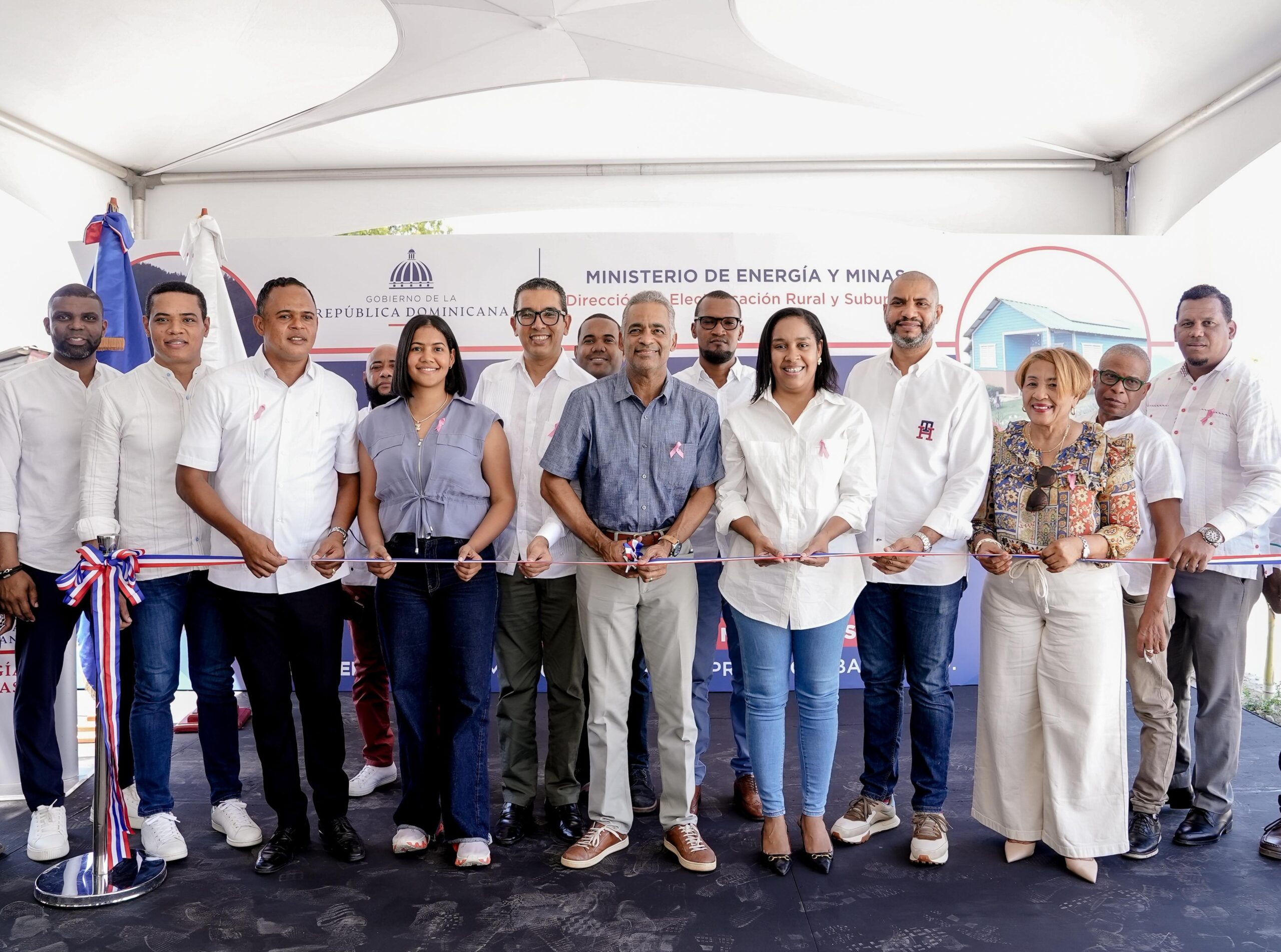 Gobierno lleva energía a varias comunidades; invierte más RD$ 91 MM