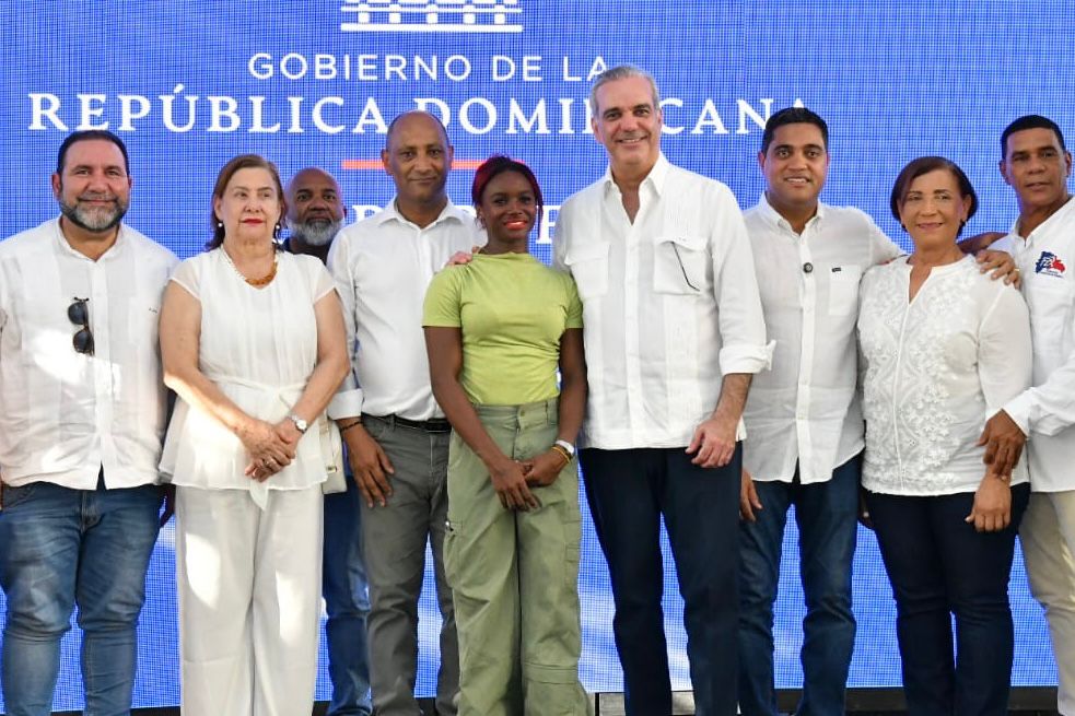 Gobierno dispone RD$2,000 millones para construir 25 polideportivos