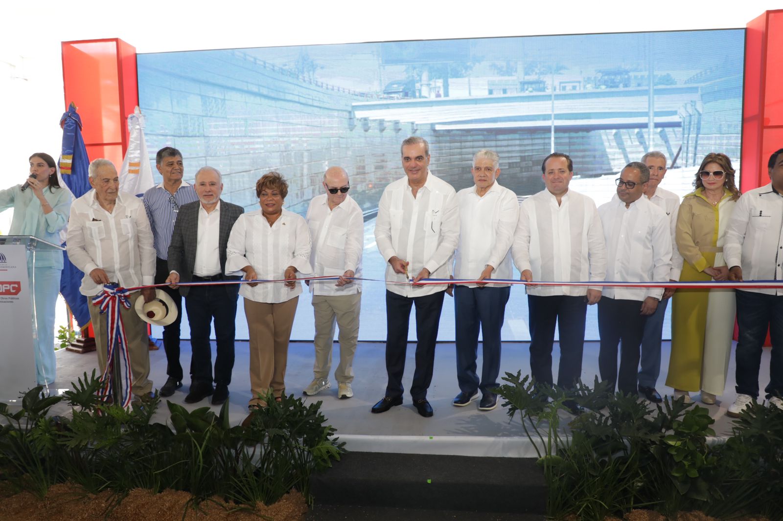 Abinader inaugura paso a desnivel 27 de Febrero–Isabel Aguiar