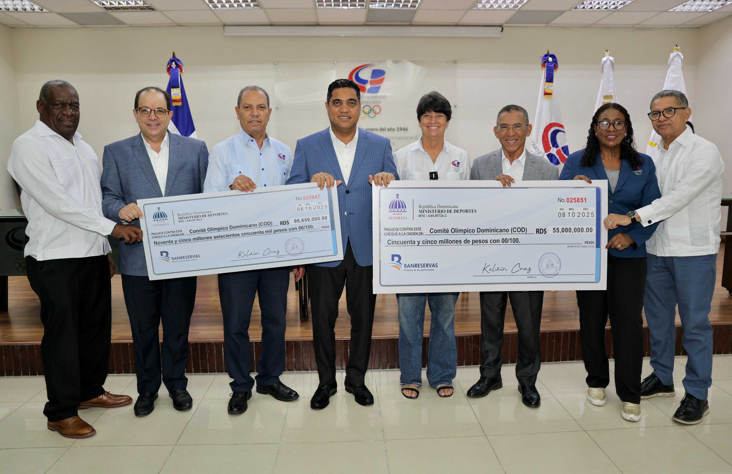 Kelvin Cruz entrega más de RD$150M para Juegos SD 2026 y los Bolivarianos