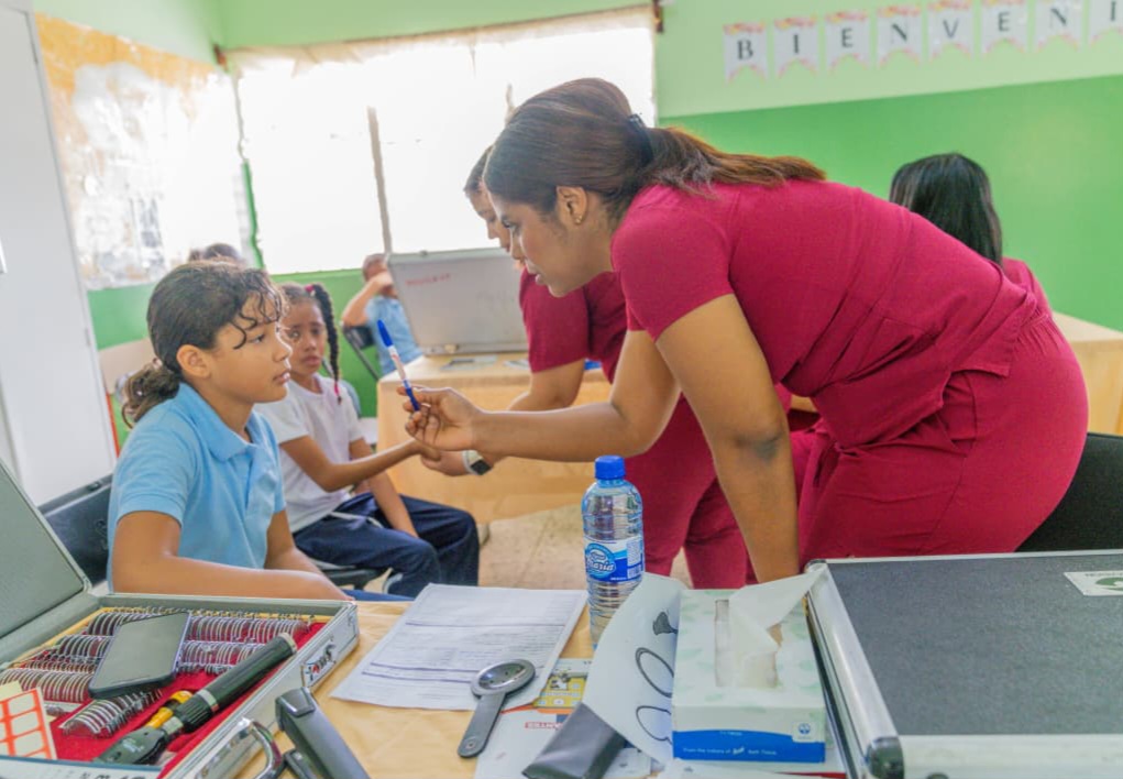 Inabie beneficia más 46,193 estudiantes con salud visual en este Gobierno