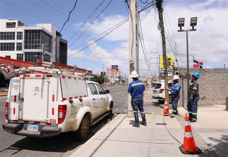 Edeeste normaliza 22 mil clientes y desmantela 8 mil uniones ilegales