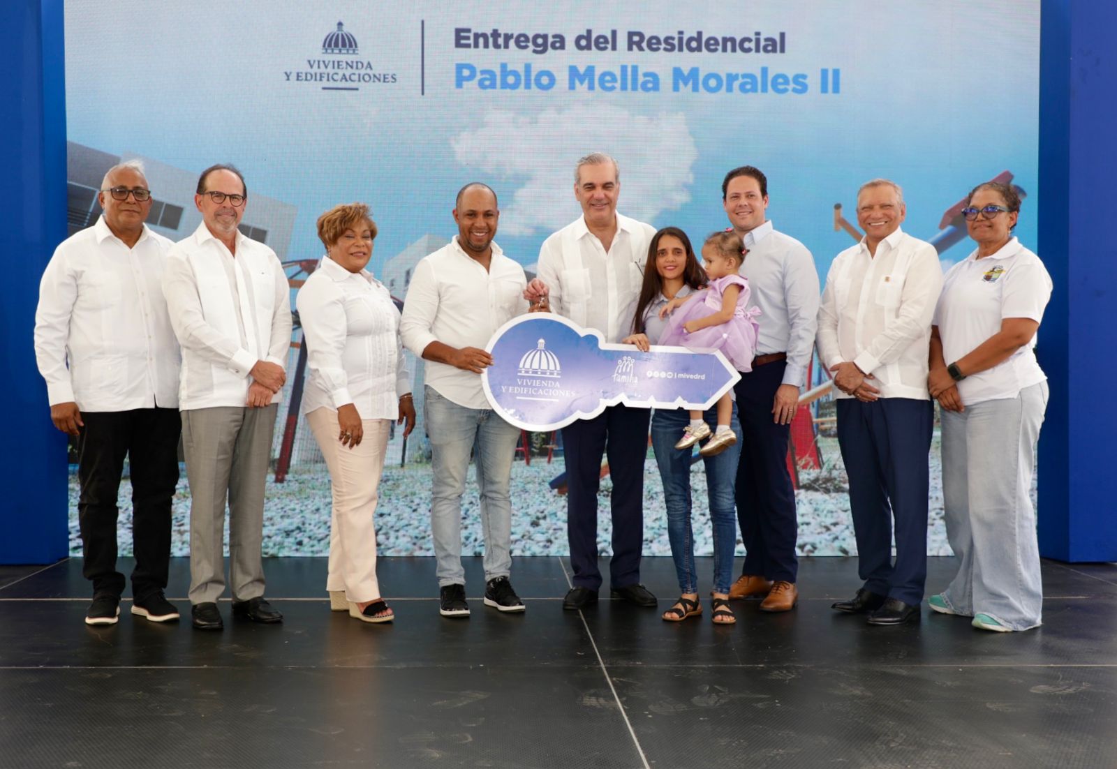 Abinader entrega 95 viviendas en Pedro Brand