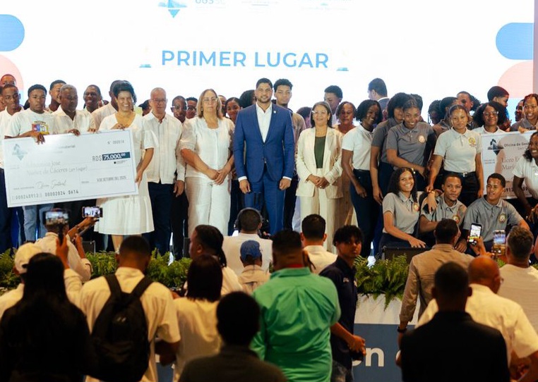 Senador reconoce participantes del programa “Labor Social y Promoción de Cultura Ciudadana”