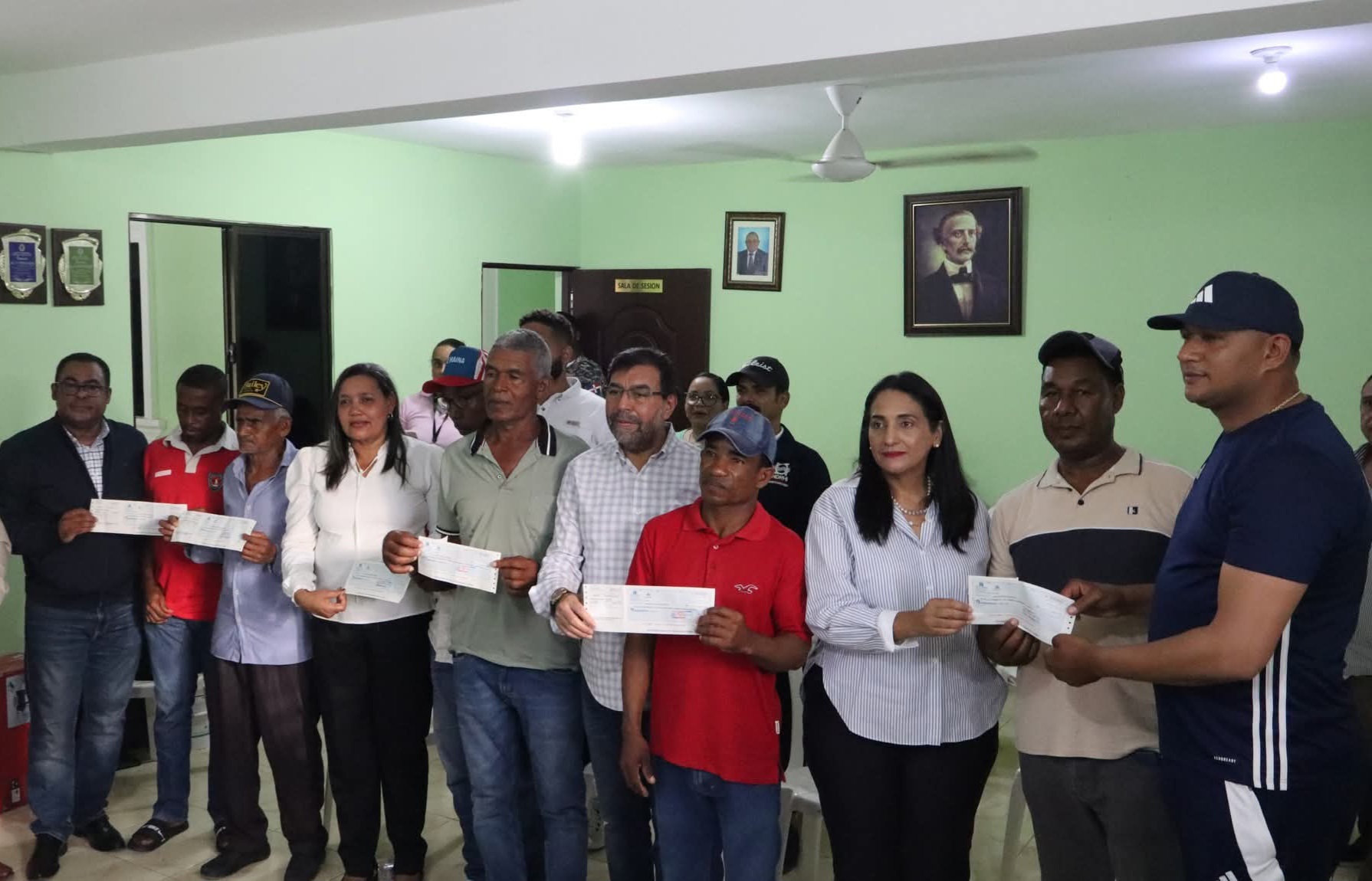 Gobierno paga más de RD$ 8 millones a agricultores de Azua