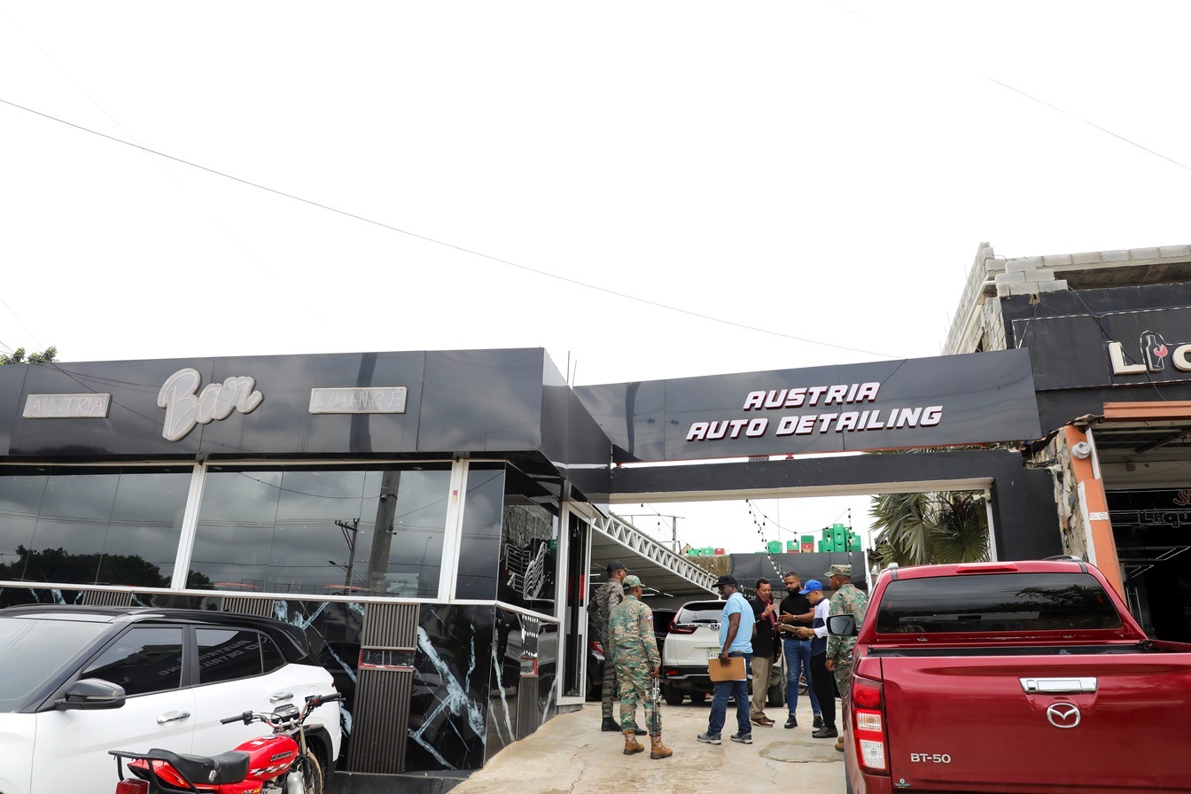 Pgase y Edeeste desmantelan conexiones ilegales en comercios avenida Ecológica, SDE