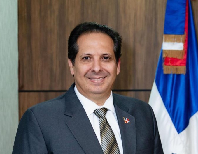 Ministro Atallah presentará avances de RD en control y manejo de dengue en Washington