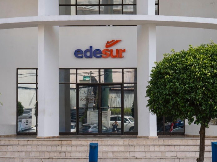 Edesur restablece servicio eléctrico en los kilómetros 13 y 14 autopista Duarte
