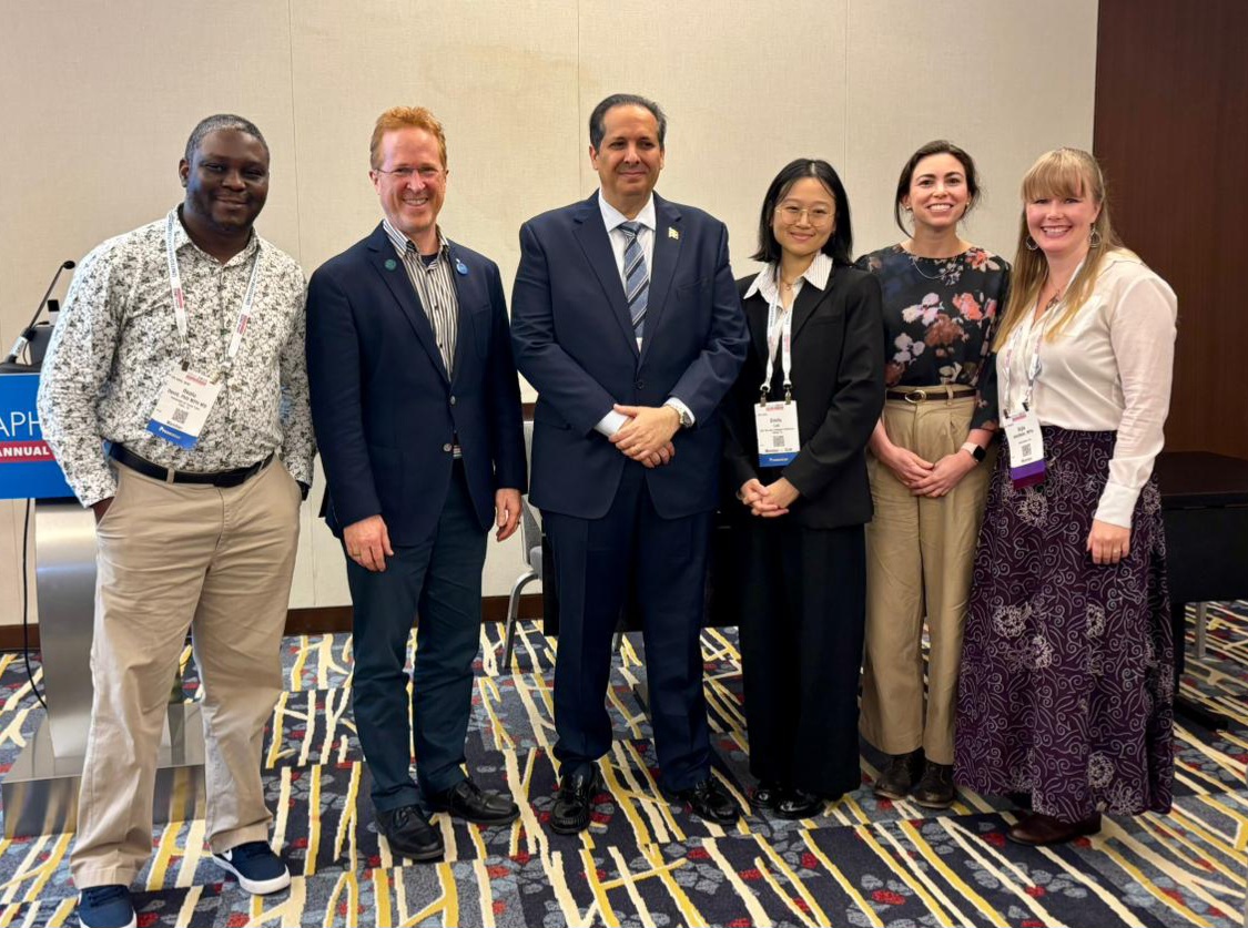 Víctor Atallah presenta logros plan de control del dengue en evento en EE.UU.