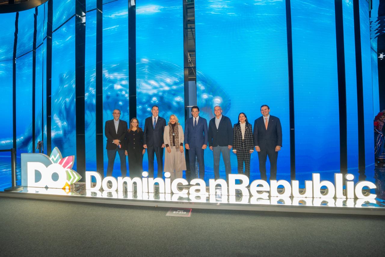 En Inglaterra, Ministro Collado busca aumentar conectividad aérea con Europa