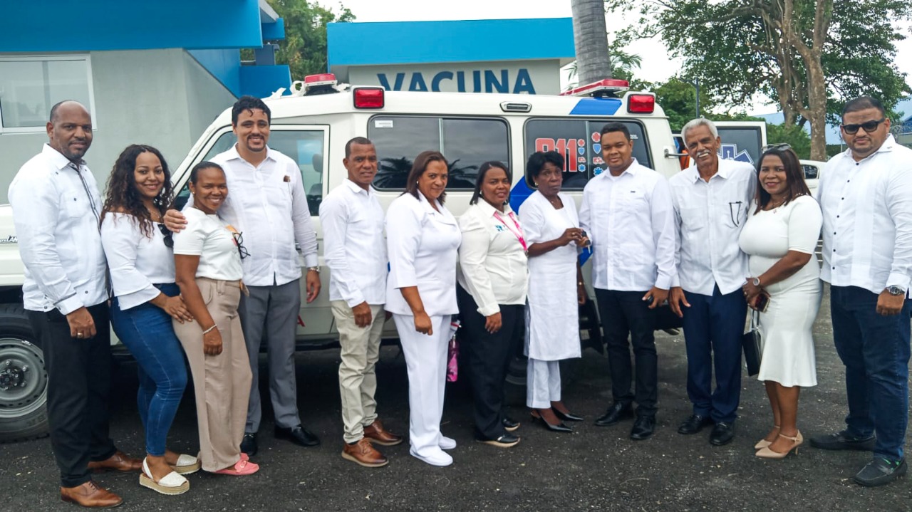 DAEH entrega ambulancias en Yaguate y Palenque