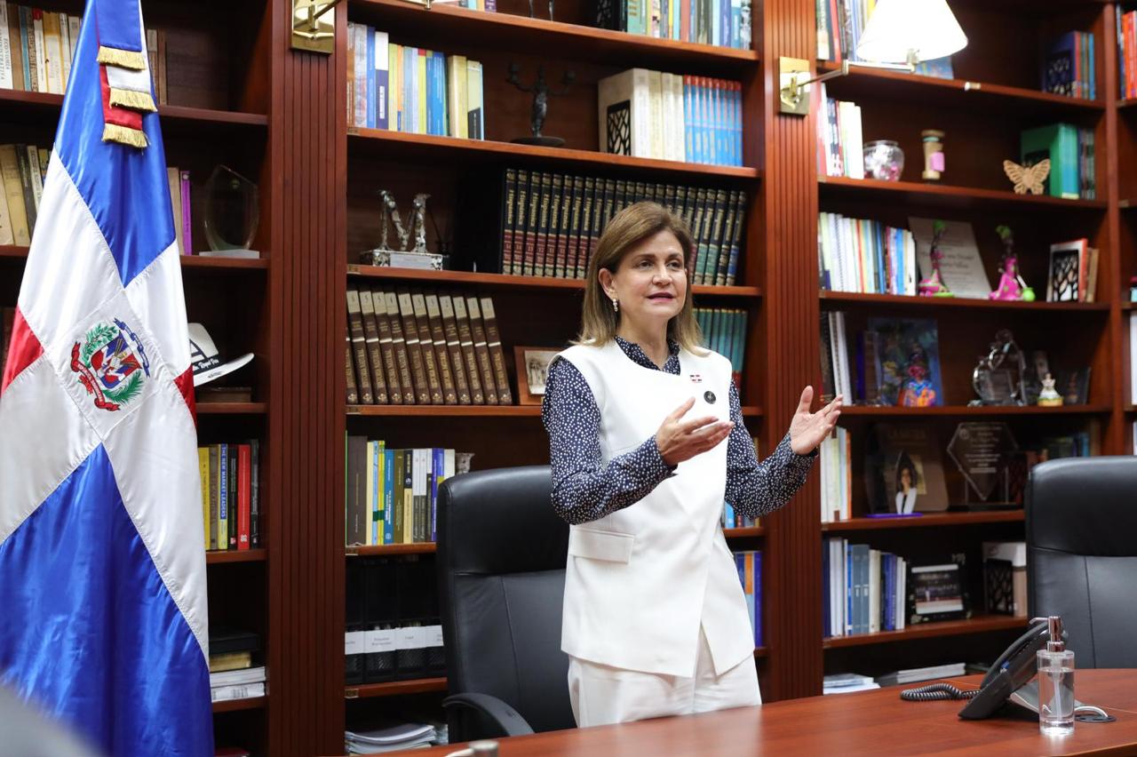 Consulado de RD en Boston realiza encuentro con estudiantes universitarios dominicanos