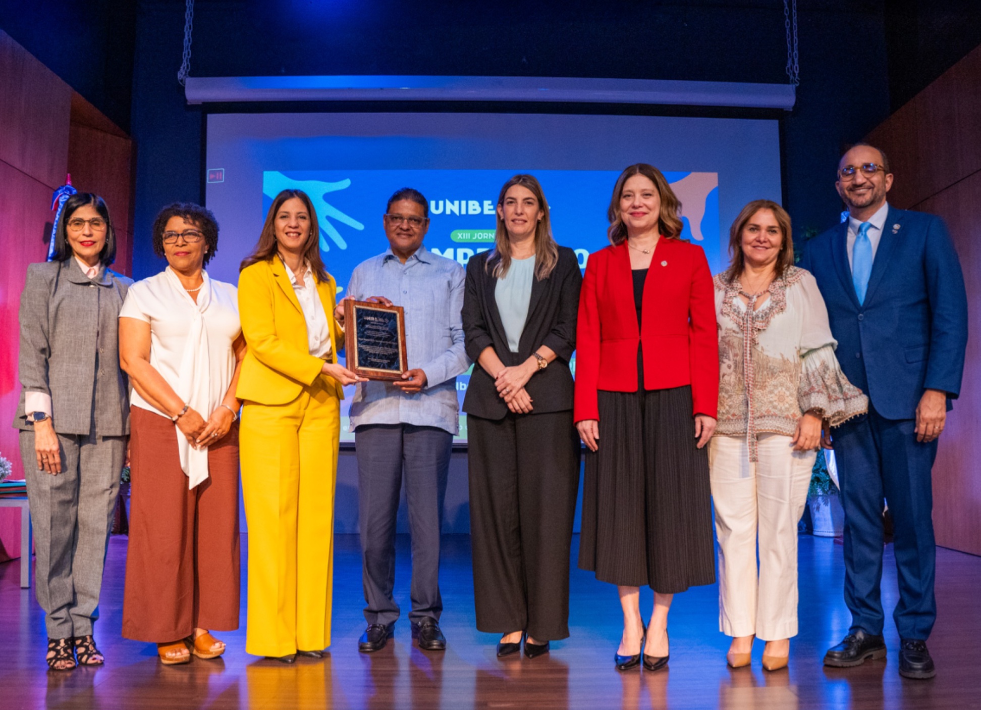 UNIBE reconoce a Juan Manuel Méndez durante Jornada Compromiso Ciudadano
