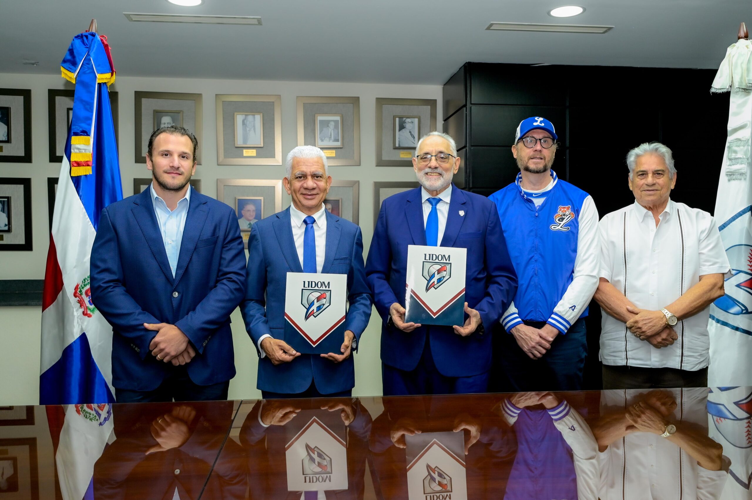 Senado y la LIDOM acuerdan promover deporte