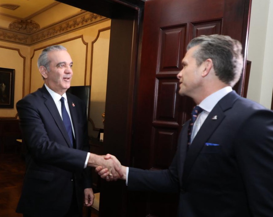 Abinader recibe al secretario de Defensa EE. UU. en el Palacio Nacional