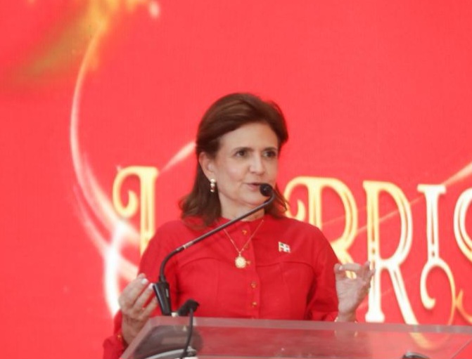 Raquel Peña inicia en el Cibao entrega del Bono Navideño 2025