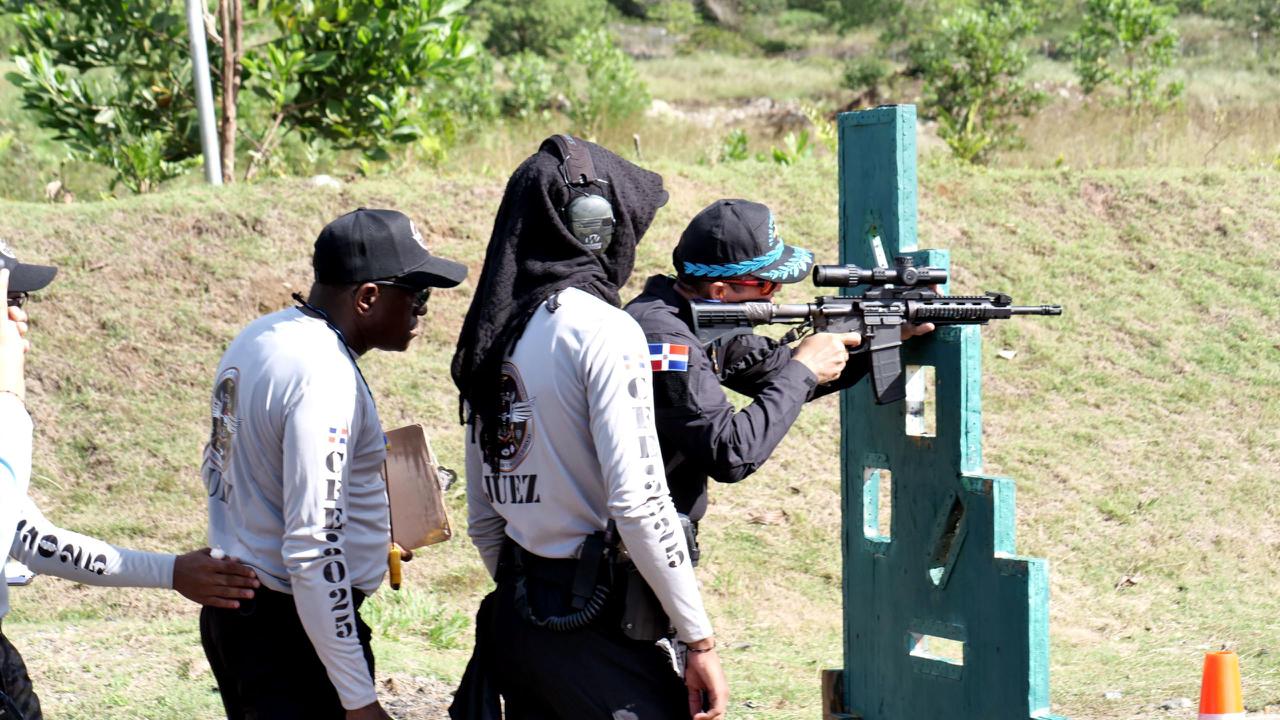 Ministerio Defensa organiza Encuentro Amistoso de Tiro de Combate para Generales y Almirantes